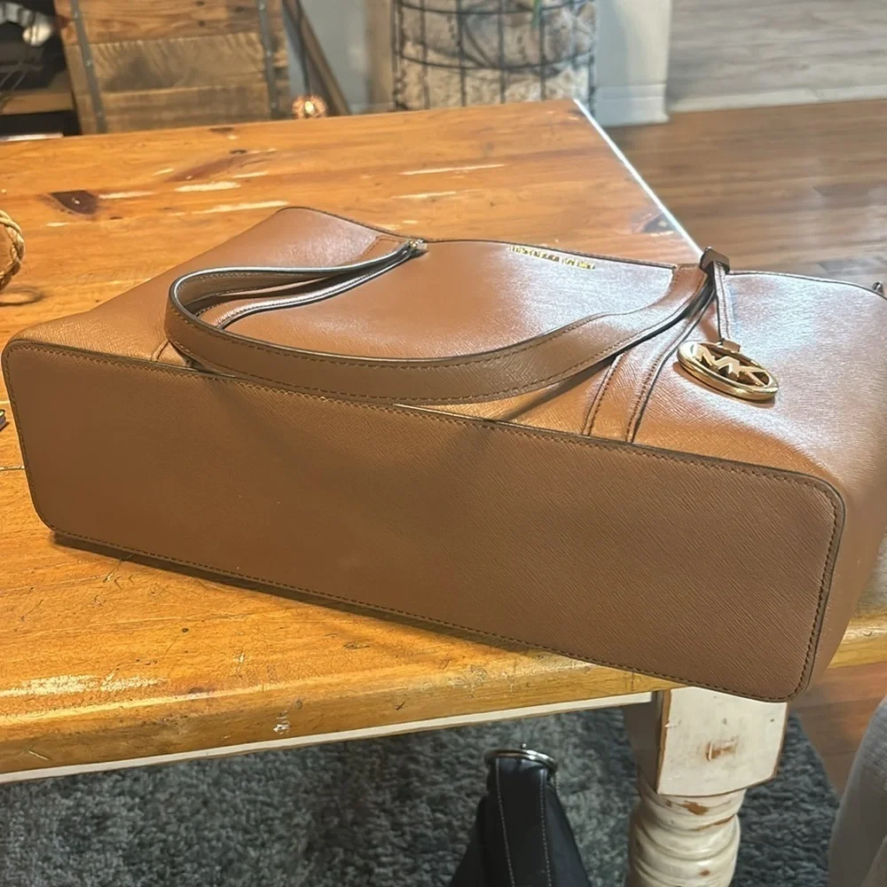 Michael Kors Sady Large Tote - Picture 7 of 13